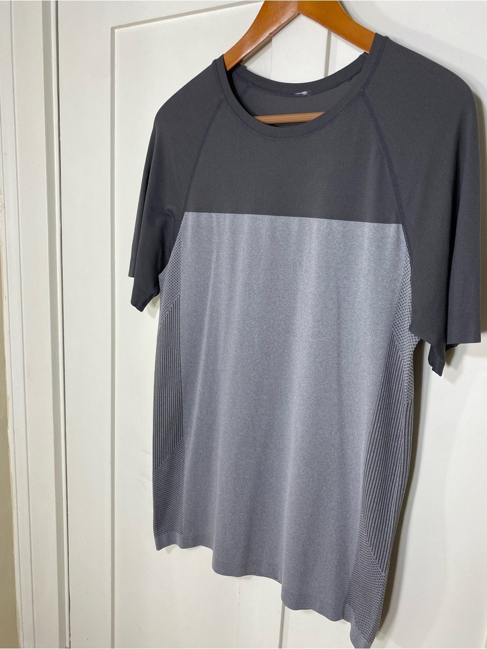 FL2 Athletic Lightweight Gray Colorblock Short Sleeve Shirt M - Picture 2 of 9